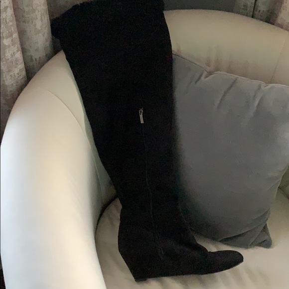 Over the knee faux suede and fur boots - Picture 2 of 3
